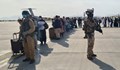 Последният италиански самолет с афганистански бежанци пристигна в Рим