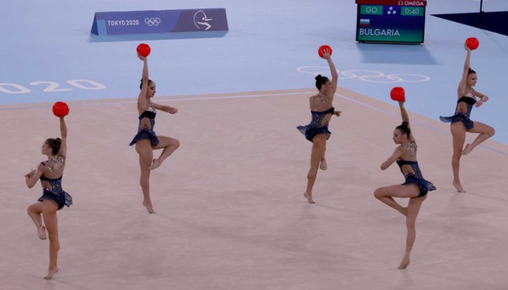 На откриването наши знаменосци бяха плувецът Йосиф Миладинов и легендарната Мария Гроздева