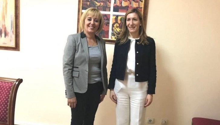 Дами в политиката със стил или проява на лош вкус спрямо истинското положение на народа