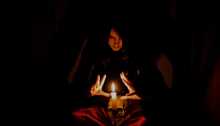 Впоследствие той се усетил, че си има работа с измамнички и сигнализирал полицията