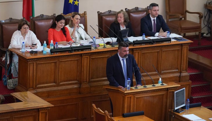 Няма мерки за борба с корупцията в правоохранителните органи. Няма нищо за необходимите реформи в МВР, енергетиката, нито мерки за справяне с демографската катастрофа Няма мерки за борба с корупцията в правоохранителните органи. Няма нищо за необходимите реформи в МВР, енергетиката, нито мерки за справяне с демографската катастрофа