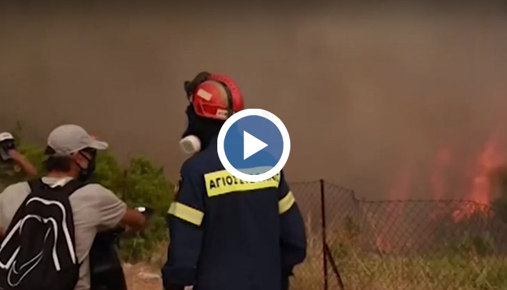 През последните 24 часа пожарникарите се опитват да потушат повече от 400 горски пожара из цяла Гърция