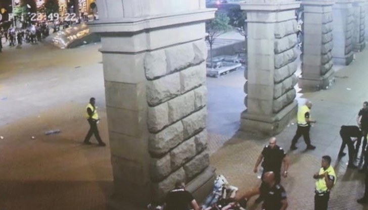 Полицията е несравнимо по-силна и никакви оправдания, че някой ги замерял с домати