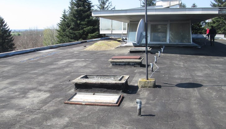 Кметът Милков публикува снимки от ремонтирания покрив на летището