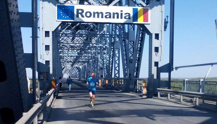 Събитието е уникално по рода си, тъй като 15-километровото трасе преминава през две държави