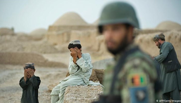 Хората на Запад постепенно разбират, че преди 20 години техните правителства влязоха в Афганистан не за да пазят демокрацията