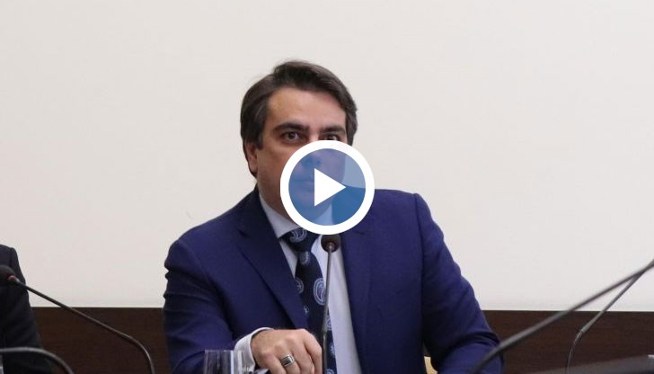 Отделно са изхарчени около 20 млн. лв. повече за избори, а както знаем следват поне още едни, заяви финансовият министър