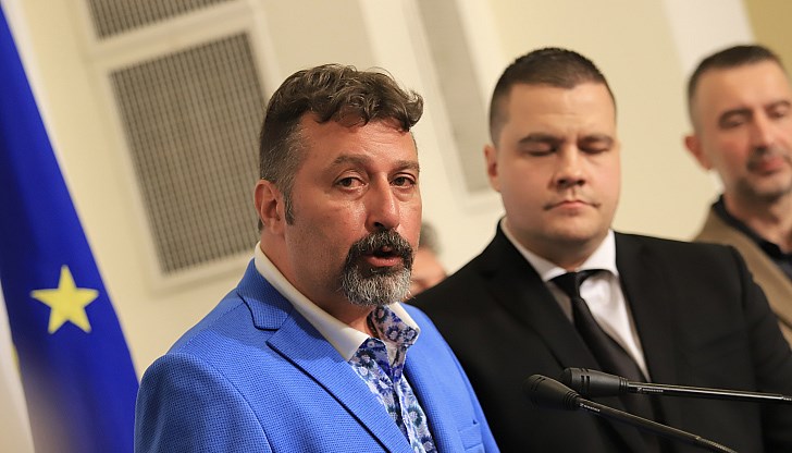 Дипломацията, политиката и човешкото общуване изискват да се водят разговори, но със сигурност няма да правим кабинет с БСП, уточни Филип Станев Дипломацията, политиката и човешкото общуване изискват да се водят разговори, но със сигурност няма да правим кабинет с БСП, уточни Филип Станев