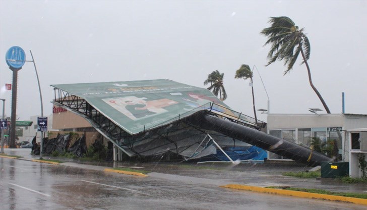 От западния бряг на Мексико ураганът се очаква да се приближи и навлезе в Калифорнийския залив днес