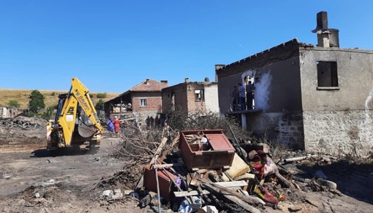 Предложението за дарението беше направено от кмета на община Ценово д-р Петър Петров Предложението за дарението беше направено от кмета на община Ценово д-р Петър Петров