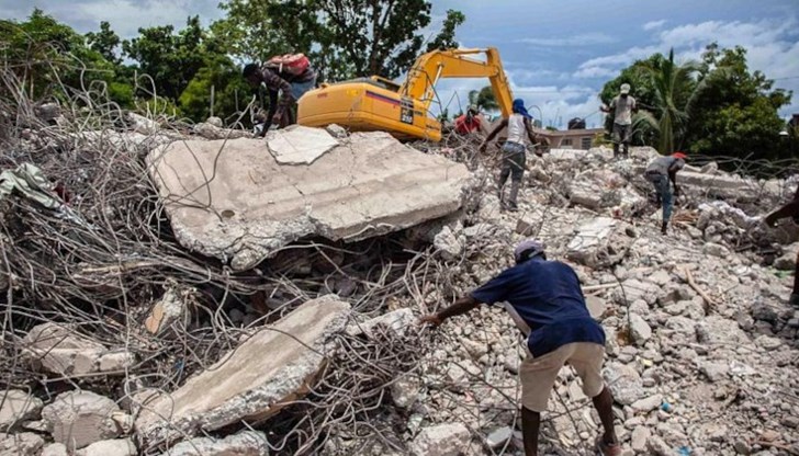 Над 340 души се водят за изчезнали