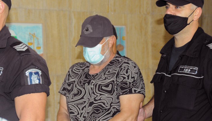 56-годишният Станимир Рагевски бе конвоиран до съдебната зала