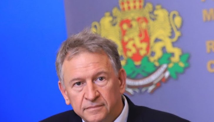 Бих предпочел кореспонденцията между нашите институции да не се води чрез медиите, но нямам против, ако предпочитате тази форма. Тя ми позволява освен Вас, отново да запозная обществото с действията на министерството на здравеопазването Бих предпочел кореспонденцията между нашите институции да не се води чрез медиите, но нямам против, ако предпочитате тази форма. Тя ми позволява освен Вас, отново да запозная обществото с действията на министерството на здравеопазването