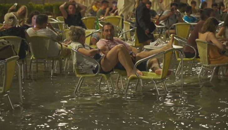 Градът е свикнал с приливите, но обикновено те се появяват през есента и пролетта