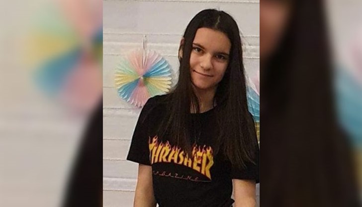 Била е със сестра си, малко след 4 часа миналата нощ следите ѝ се губят