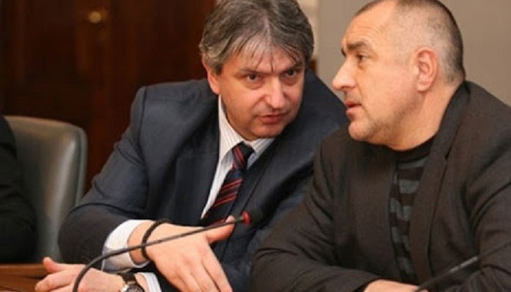 Любопитен факт е, че Волен и Деница Сидерови имат съответно 3 000 000 и 3 500 000 акции, дадени също за консултантски услуги Любопитен факт е, че Волен и Деница Сидерови имат съответно 3 000 000 и 3 500 000 акции, дадени също за консултантски услуги