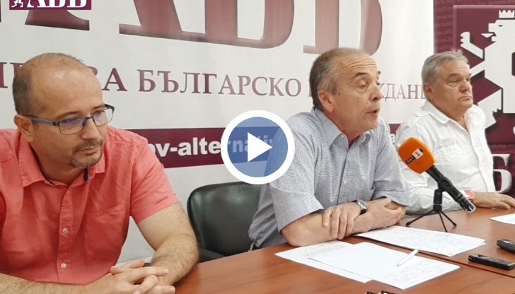 Кухата структура на мерки и ваксини се срутва под натиска на фактите, заяви експертът