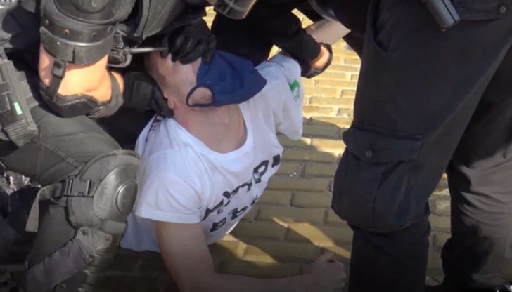 Полицай към Павлов: “Сега ще видите вие какво ще стане” Полицай към Павлов: “Сега ще видите вие какво ще стане”