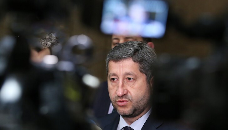 Може да сте позабравили, но да напомня, че Христо Иванов беше издигнат в ранг на основен враг от Методиевич още “приживе”, когато се изживяваше като властелин без алтернатива на политическия тепих у нас Може да сте позабравили, но да напомня, че Христо Иванов беше издигнат в ранг на основен враг от Методиевич още “приживе”, когато се изживяваше като властелин без алтернатива на политическия тепих у нас