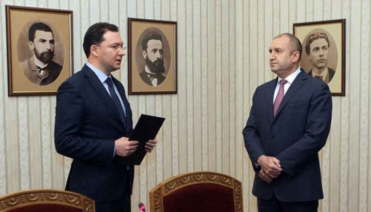 Днес Румен Радев връчва втория мандат на ГЕРБ-СДС Днес Румен Радев връчва втория мандат на ГЕРБ-СДС