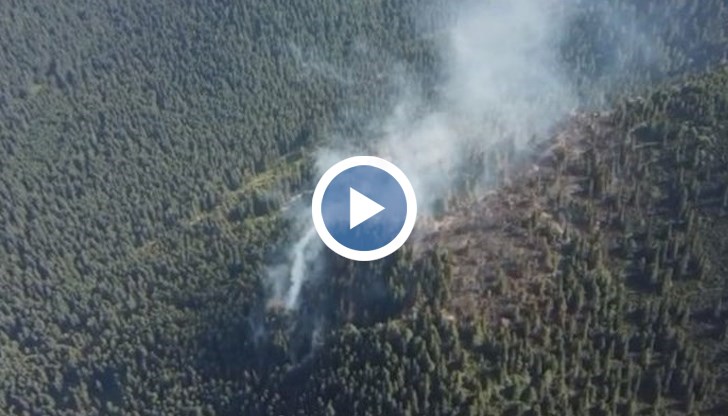 Пожарът, който гори в Рила, е ограничен от три страни, но все още не е потушен
