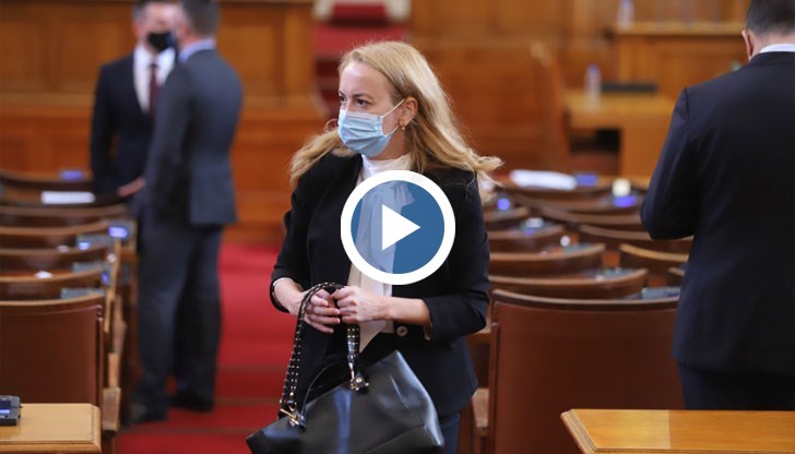 Сега на ход са ГЕРБ, които казаха, че са готови с проектокабинет, но ще върнат мандата