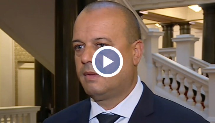 По думите му освен към ИТН, левицата трябва да намери пътя и към другите две партии