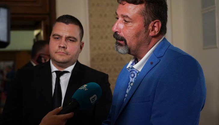 "Има такъв народ" продължават с преговорите за подкрепа на проектокабинета си "Има такъв народ" продължават с преговорите за подкрепа на проектокабинета си