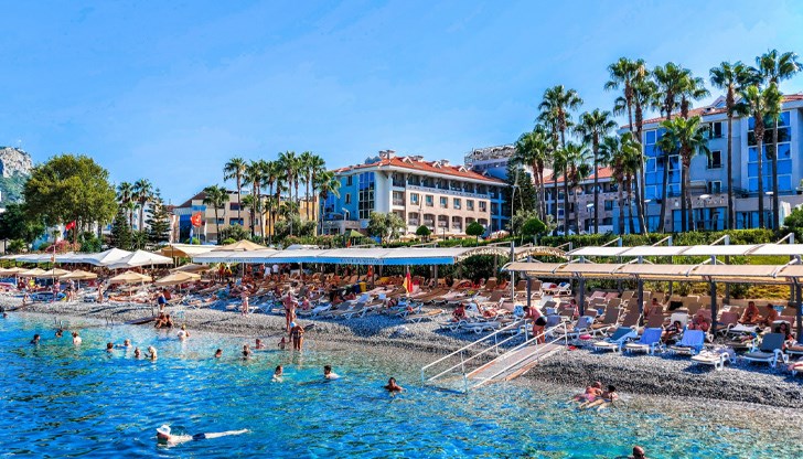 Оказва се, че да почивате в хотел на първа линия на морето може да има и недостатъци Оказва се, че да почивате в хотел на първа линия на морето може да има и недостатъци