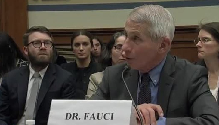 Специалистът отбеляза, че при достигане на определен процент ваксинирани, инфекцията ще изчезне