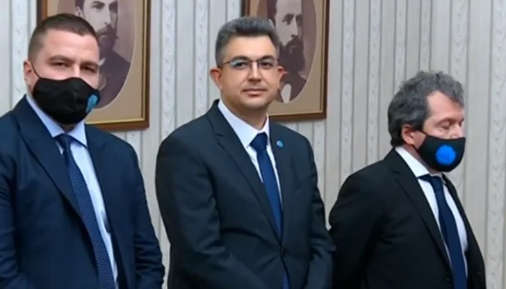 Румен Радев приема мандата днес в 17.00 часа Румен Радев приема мандата днес в 17.00 часа