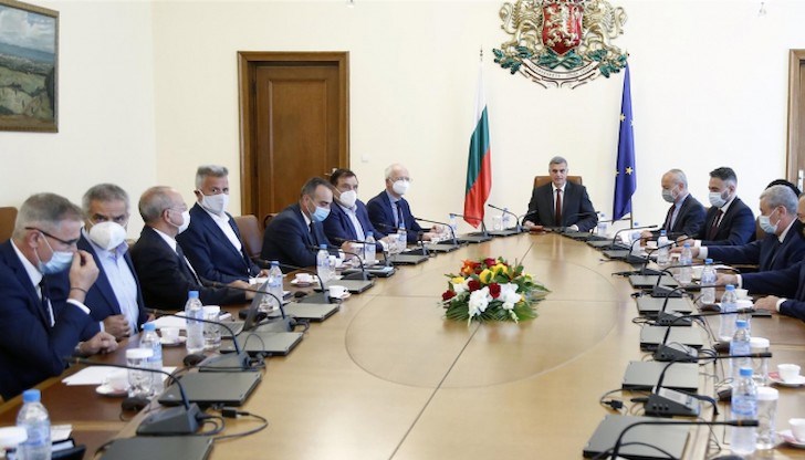 Стефан Янев проведе среща с представители на Асоциацията на българските работодатели, заради завишените цени на електроенергия
