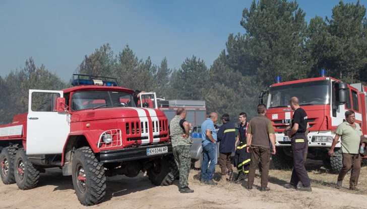 Днес в пожарогасенето участват 6 пожарни автомобила