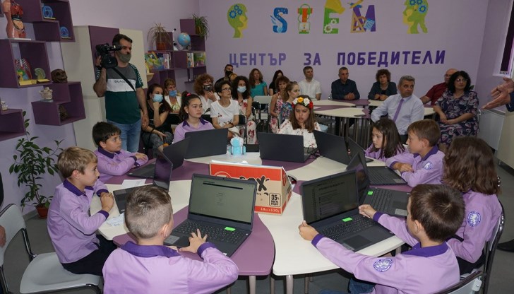 Обучението по роботика е насочено към учениците от 3-5 клас и ще се осъществява безплатно