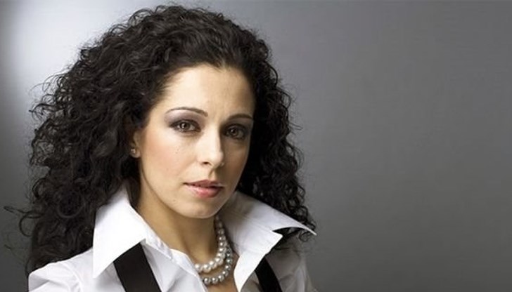 Все по-малко работа има за нас, актьорите, споделя Петрова.