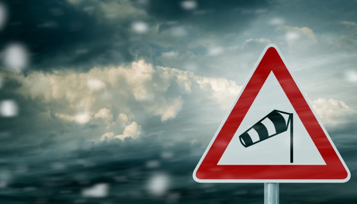 В събота между 16:30 и 17 ч стихията е ударила село Нова Камена