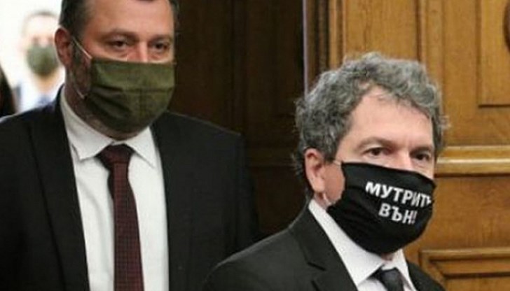 "Настояваме за отмяна на всякакви дискриминационни ограничения, които разделят обществото на ваксинирани и неваксинирани, лишавайки последните от основни техни права" се казва в декларацията на формацията