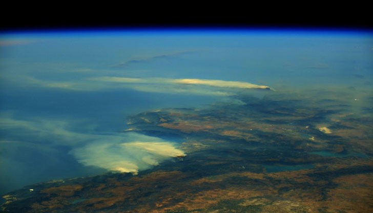 Френски астронавт сподели снимки на горските пожари по средиземноморското крайбрежие