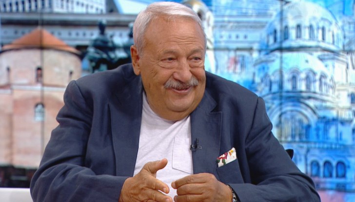 Въпреки това останаха единствените приемливи, допълва журналистът Въпреки това останаха единствените приемливи, допълва журналистът