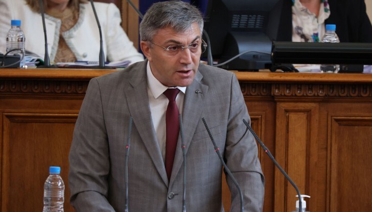 Той коментира, че ДПС са били единствената политическа сила, която се е опълчвала на ГЕРБ Той коментира, че ДПС са били единствената политическа сила, която се е опълчвала на ГЕРБ