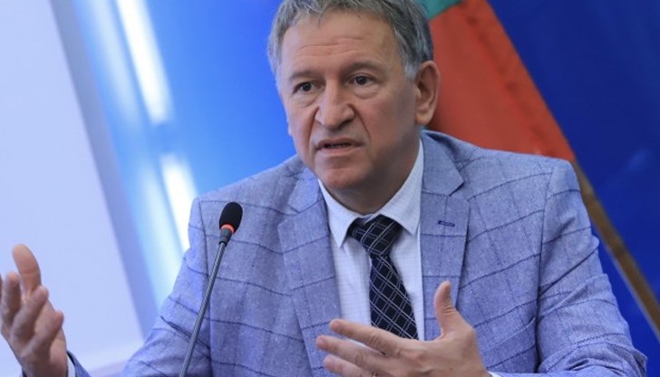 По думите му Ковид зоните ще помогнат да се намали натискът към болниците, те ще обслужват леки и средно-тежки случаи