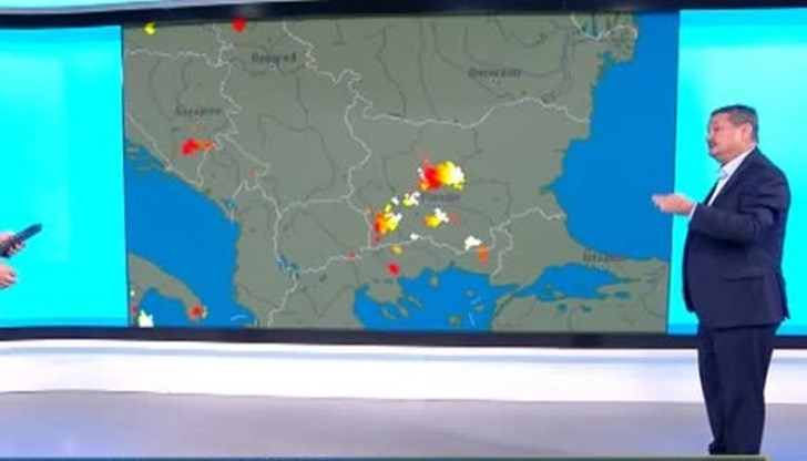 "Най-застрашени от мълнии са футболисти и голфъри", каза климатологът