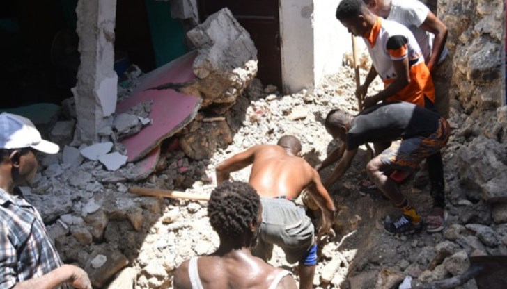 Земетресението разруши хиляди жилищни сгради, офиси, църкви и други постройки