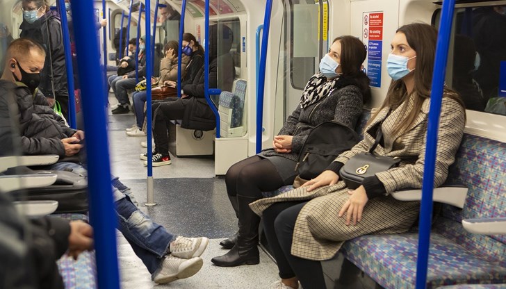 Проверяват се основно нощните заведения от екипи на РЗИ, МВР и ОДБХ. Те влизат и в магазините и градския транспорт. Проверяват се основно нощните заведения от екипи на РЗИ, МВР и ОДБХ. Те влизат и в магазините и градския транспорт.