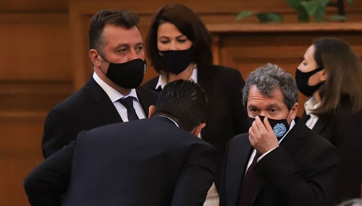 Има шанс правителство да бъде излъчено с третия проучвателен мандат, но това зависи от Слави Трифонов Има шанс правителство да бъде излъчено с третия проучвателен мандат, но това зависи от Слави Трифонов