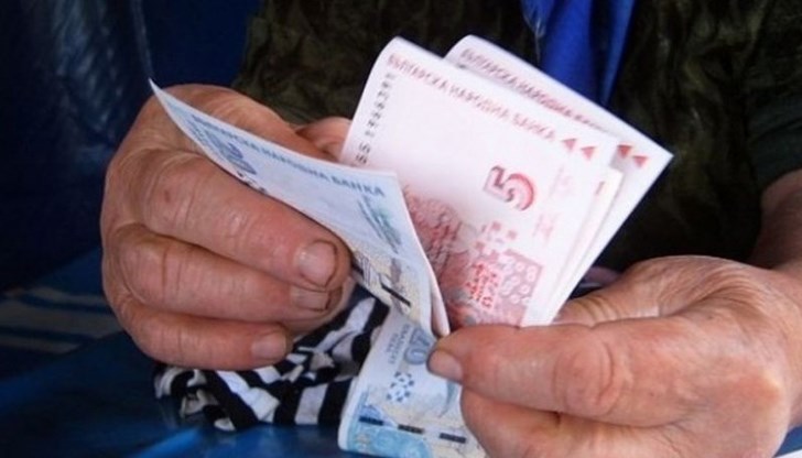 Преводите на пенсиите за август по сметките на пенсионерите, които ги получават по банков път, ще се извършат днес