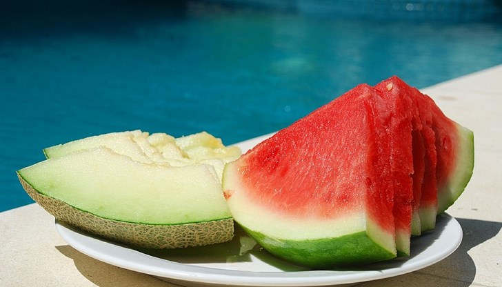 От фактите става ясно, че пъпешът определено взема преднина пред динята като по-полезен плод