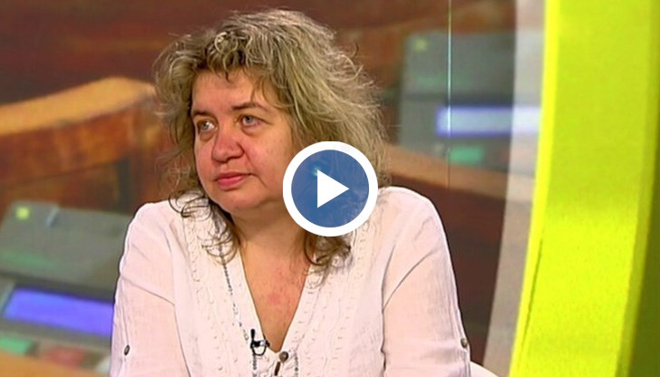 Тъй като тогава трябваше да продължим да живеем, аз насочих усилията си към друга посока, каза преподавателят