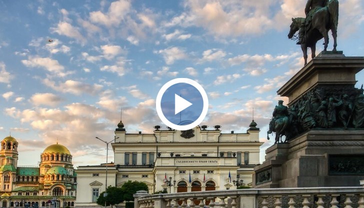 Сега топката отново е прехвърлена към президента с призив да организира консултации преди връчването на 3 мандат