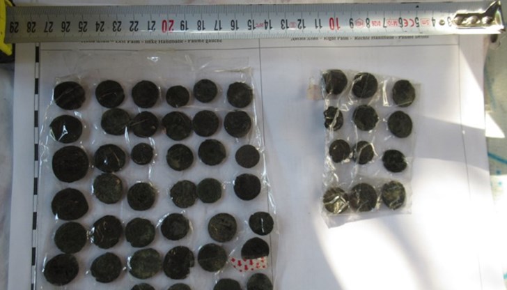 Иззети над 600 броя монети и предмети с културно историческа стойност